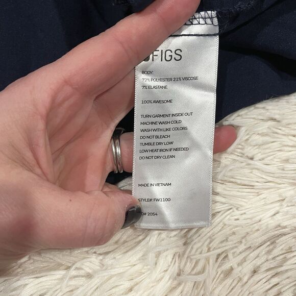 Figs Technical Collection Scrub Top Large Navy Blue Casma 3 Pocket Top - Picture 6 of 10